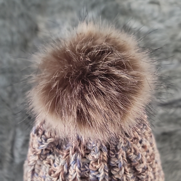 Cozy Multicolor Knit Beanie with Pom-Pom - Picture 4 of 8